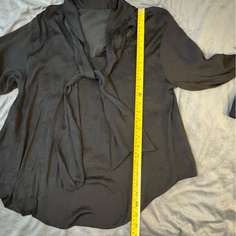 Zara Woman Black Blouse with Tie Detail

#1089 - Picture 3 of 5